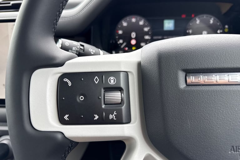 2025 Land Rover Defender 110 3.0 D250 MHEV X-Dynamic SE Auto 4WD Euro 6 (s/s) 5dr SUV Automatic
