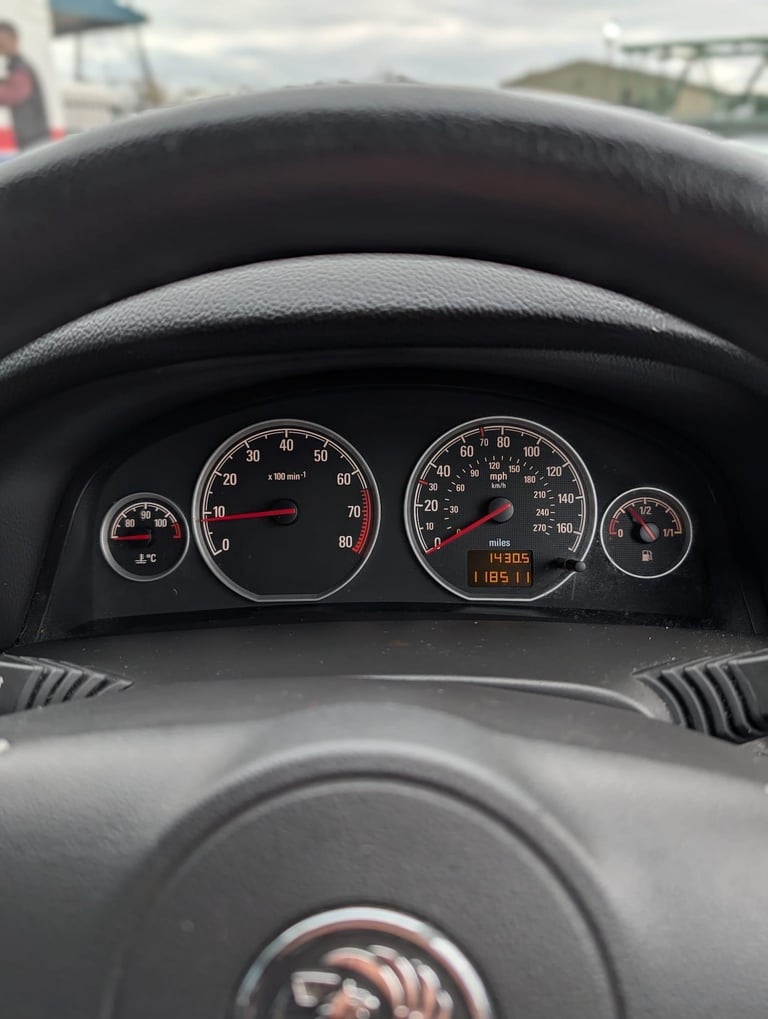 2006 Vauxhall Vectra 1.8i VVT Exclusiv 5dr HATCHBACK PETROL Manual