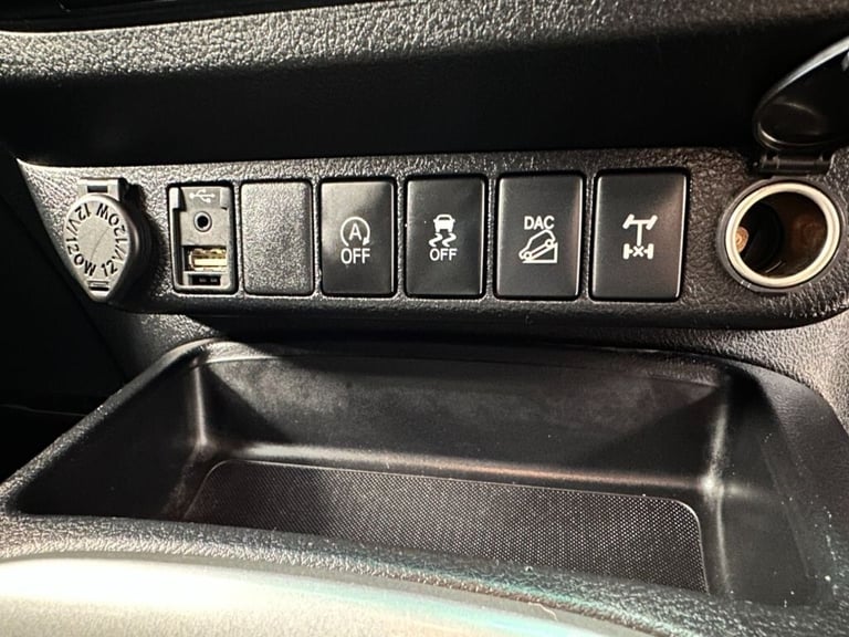 2020 Toyota Hilux 2.4 INVINCIBLE 4WD D-4D DCB 147 BHP DOUBLE CAB PICK-UP Diesel Manual