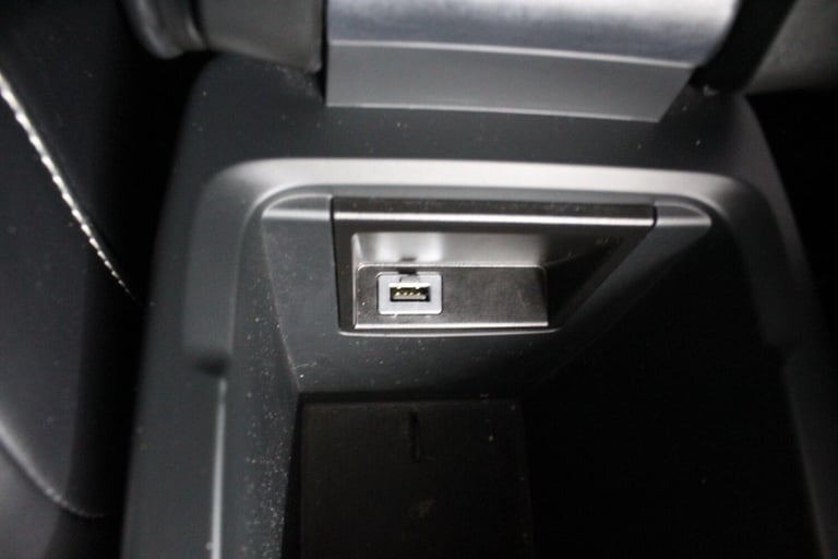 2016 Volvo V40 1.5 T2 R-Design Pro Auto Euro 6 (s/s) 5dr HATCHBACK Petrol Automatic