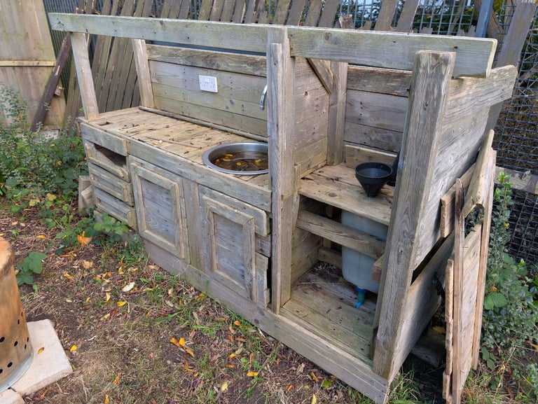 SCRAP WOOD - NEEDS TO GO by 6pm on Thursday 30/10 - see other items