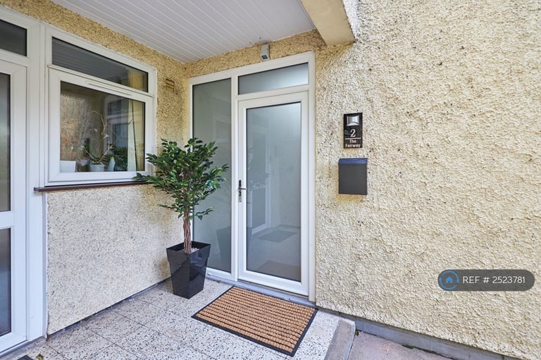2 bedroom flat in Fairways Court, Hinckley, LE10 (2 bed) (#2523781)