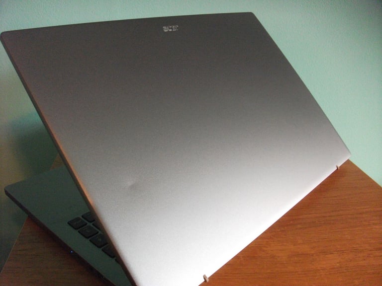 Acer Swift Go 16 OLED 16 GB RAM/512 GB NVMe/i5-13th Gen/Intel Iris Xe Graphics