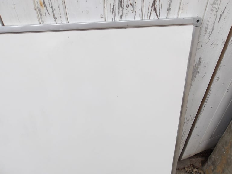 Large SAHARA White Board/Gridded On Reverse Size 120 cm x 90.5 cm 