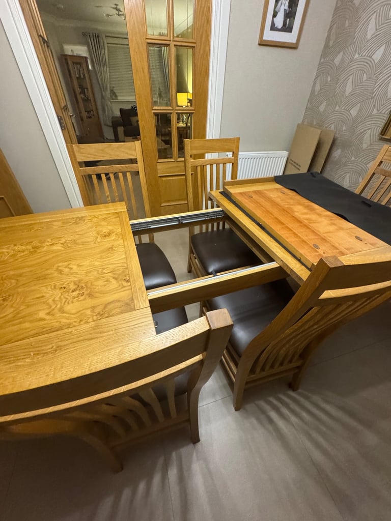 Extending Oak Dining Table with 8 matching chairs