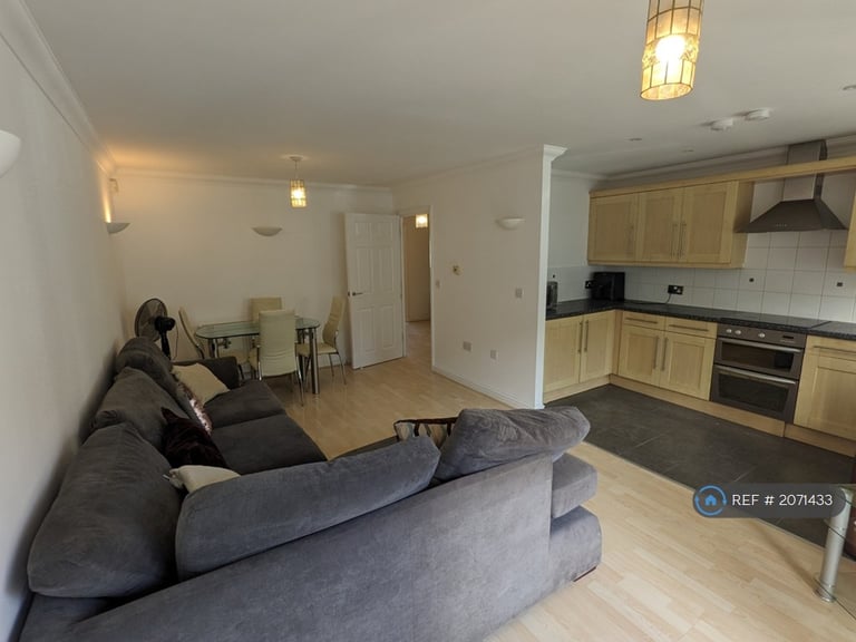 2 bedroom flat in Centro Court, London, E11 (2 bed) (#2071433)