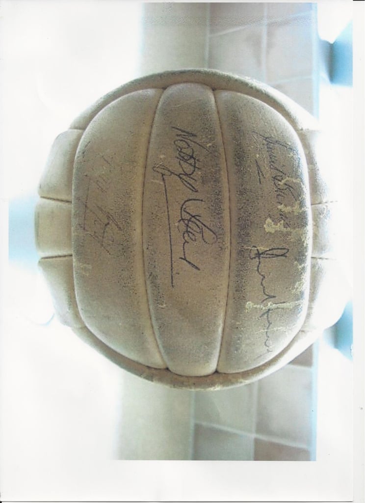 1968 MANCHESTER UNITED BALL