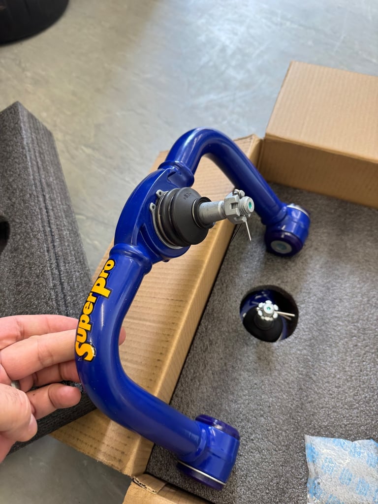 Nissan Navara np300 front upper control arms