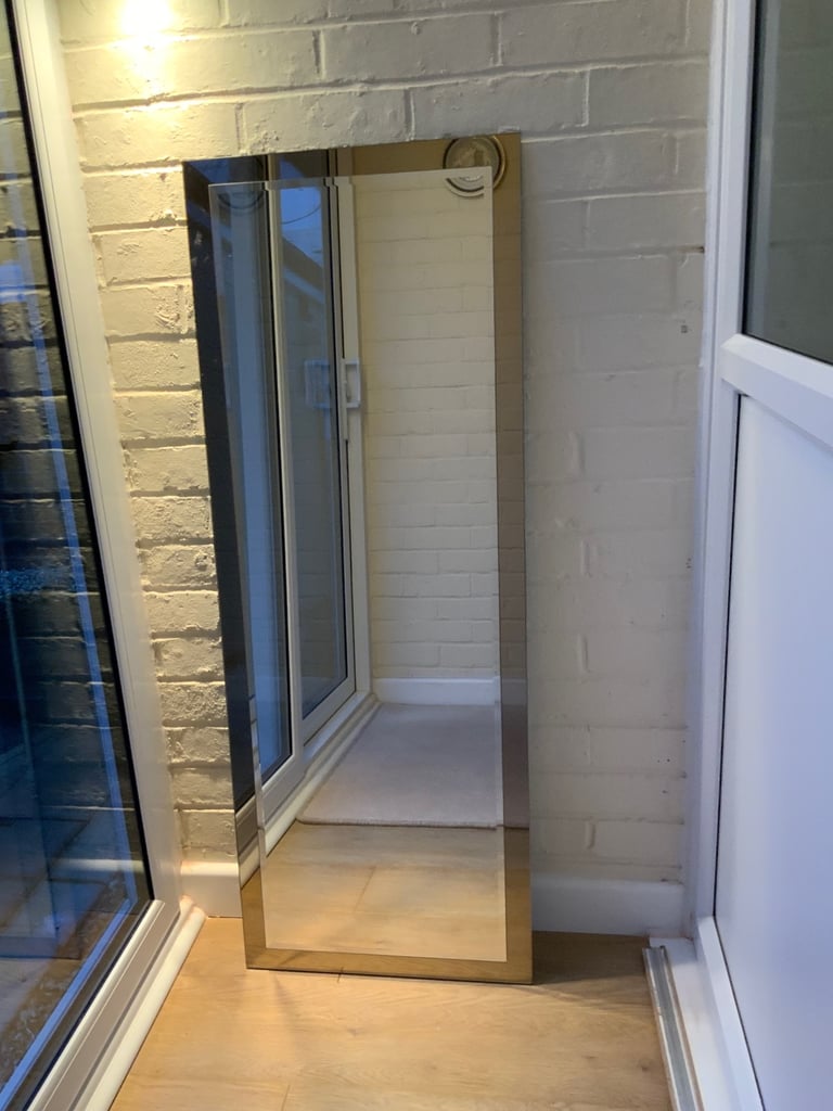 Wall mirror 40” x 18” (1200 x 460mm)