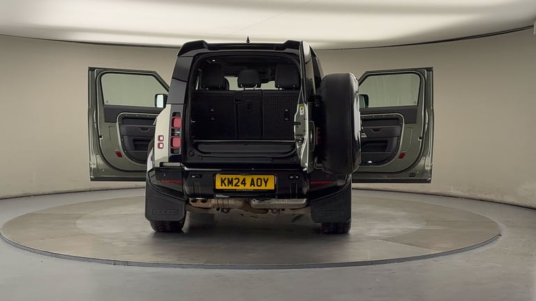 2024 Land Rover Defender 3.0 D300 X-Dynamic HSE 90 3dr Auto ESTATE DIESEL Automatic