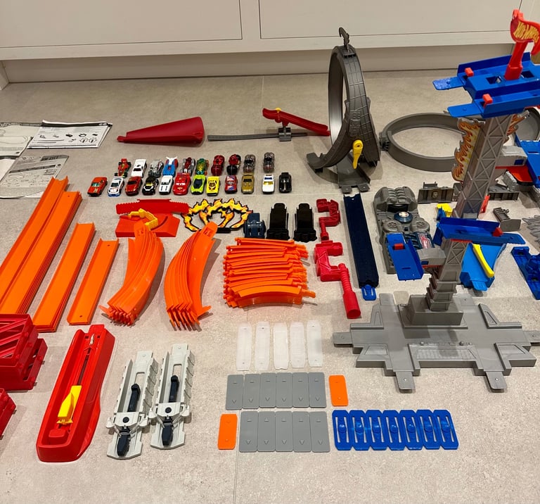 Hot Wheels Set, Track & Cars Bundle 