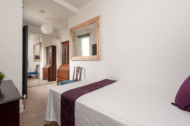 Beautiful dbl room in fully furn newly refurb flat