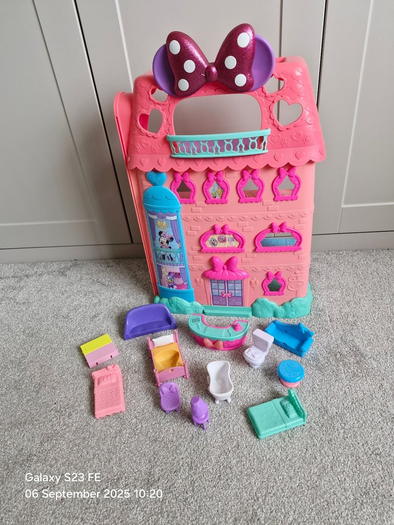 image for Minnie Mouse House & Furniture