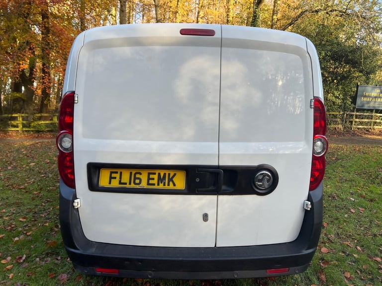 VAUXHALL COMBO 1.6 CDTi 2300 16v White Auto Diesel 2016