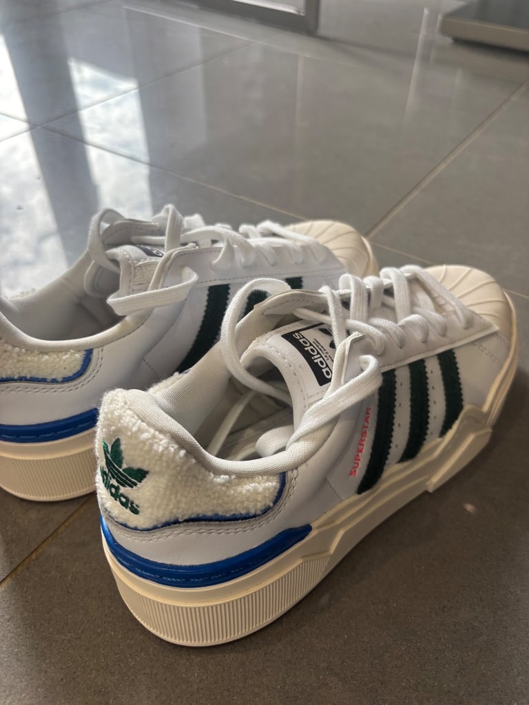 Adidas superstar size 4 