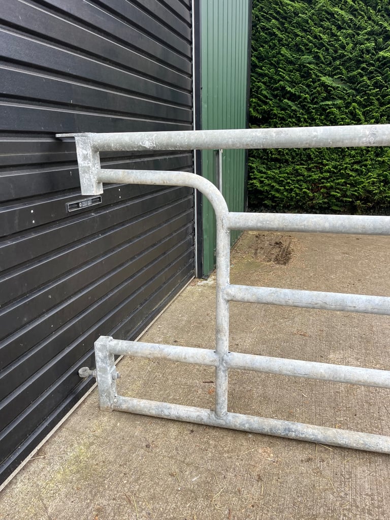 10ft Galvanised Cattle Gate (Tractor)