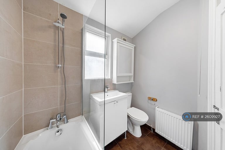 4 bedroom house in Kincaid Road, London, SE15 (4 bed) (#2609927)