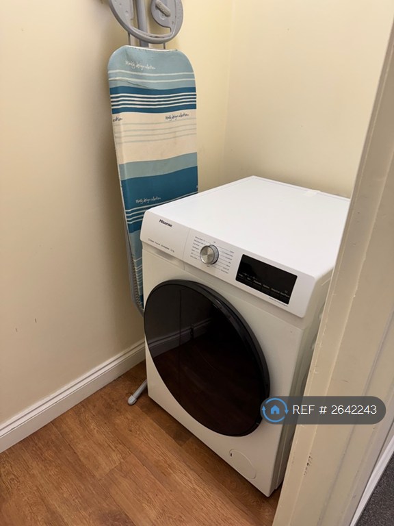 Studio flat in Balcombe Road, Crawley, RH10 (#2642243)