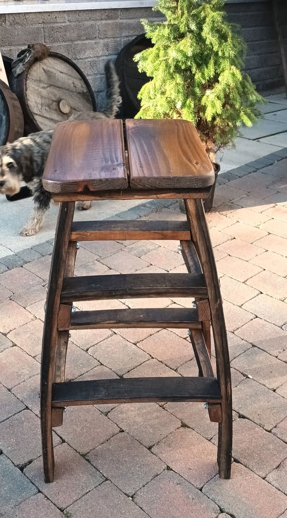 Oak barrel with stools 