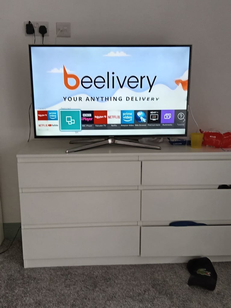 image for Samsung 40" smart TV very good pictures and sound WiFi apps Netflix utub etc 