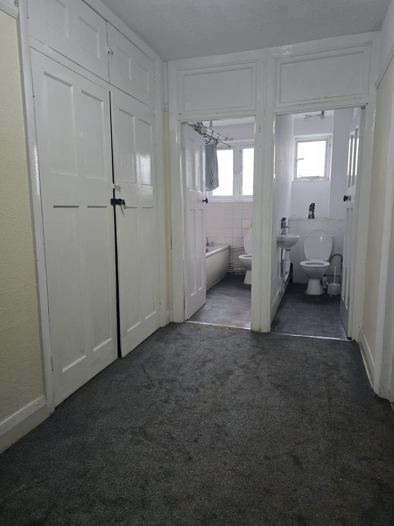 Spacious Double Rooms available in a well-maintained 4-bed flat located on London Road SM3.