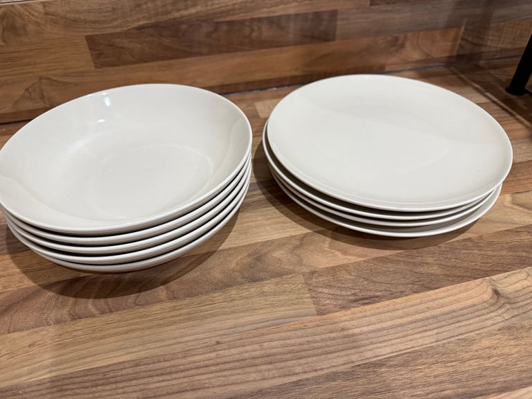 image for Set of beige plates