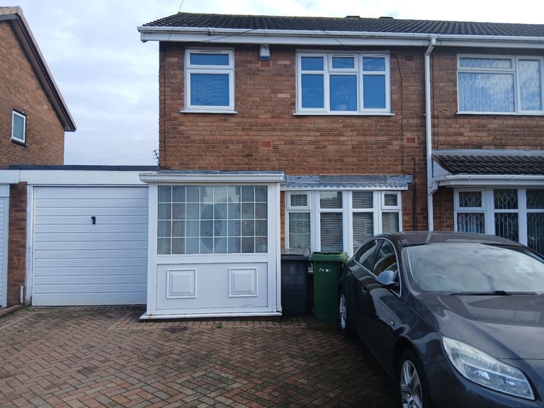 3 bedroom semi-detached house to rent 