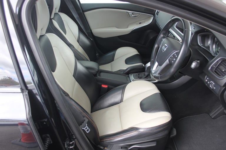 2013 Volvo V40 D3 Cross Country Lux Nav Geartronic HATCHBACK Diesel Automatic