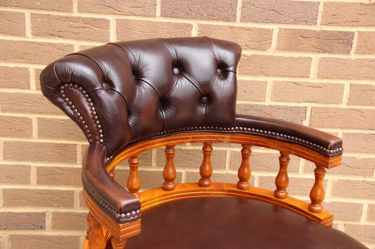 Chesterfield Gas Lift Captains Chair (UK Delivery)