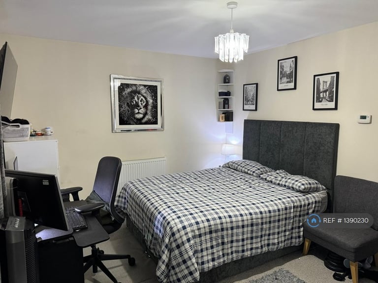 2 bedroom flat in Dakota Drive, Chatham, ME4 (2 bed) (#1390230)