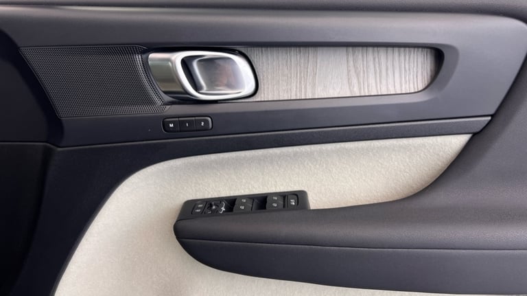 2022 Volvo XC40 2.0 B4P Plus Dark 5dr AWD Auto ESTATE PETROL Automatic