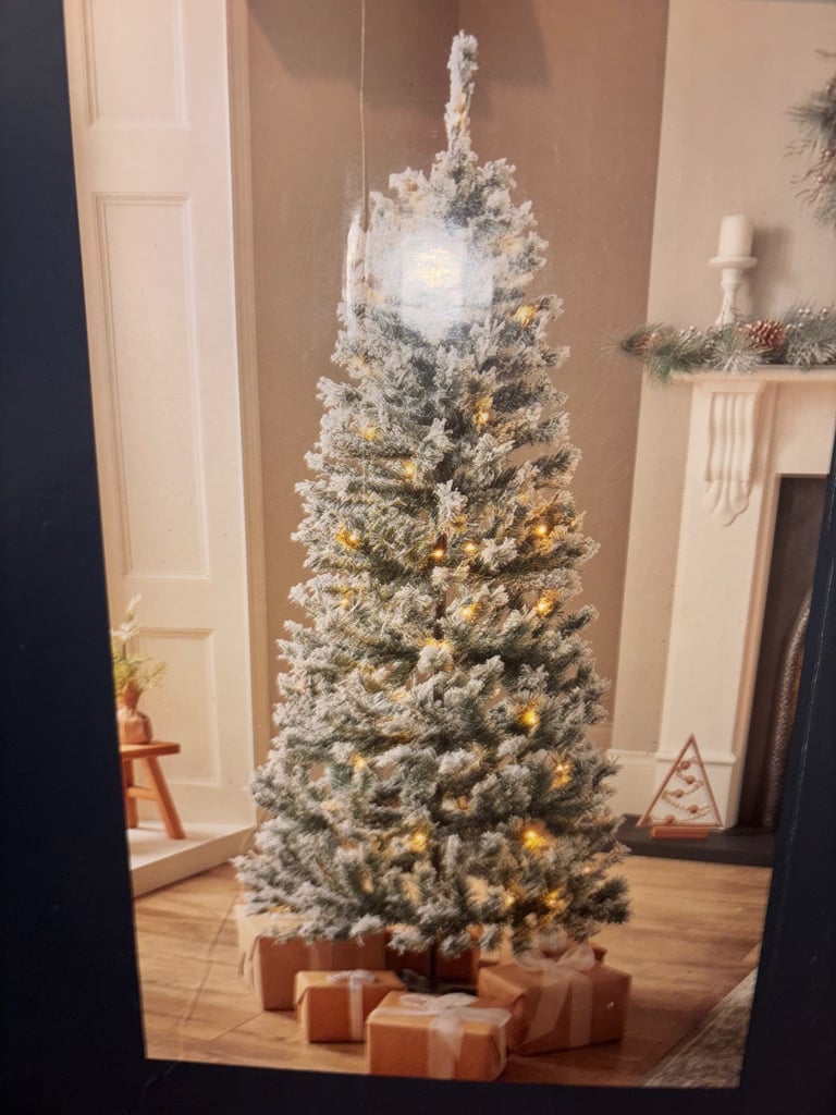 5ft Christmas tree 