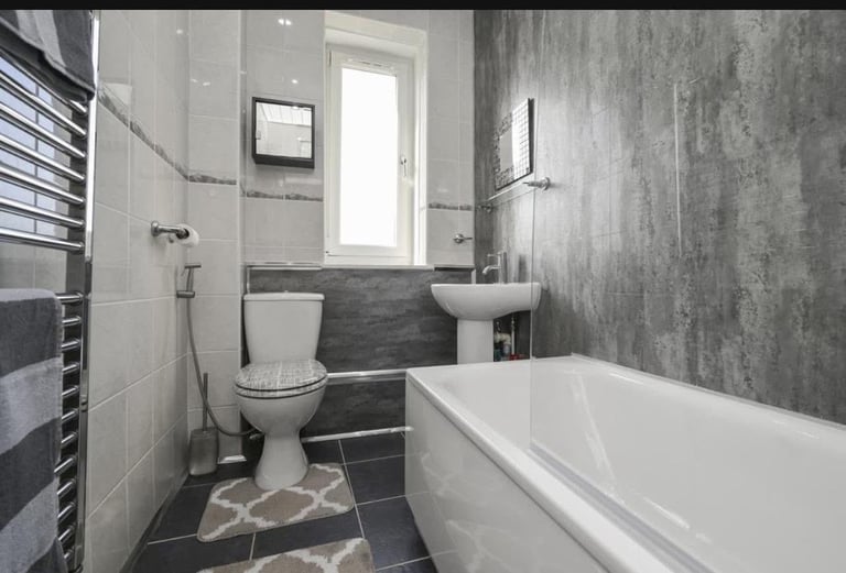 🌟 Cozy Room Available for Female pPofessional or Student in Family Home