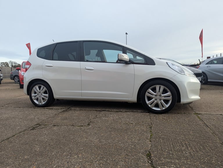 HONDA JAZZ 1.4 PETROL LOVELY CONDITION FULL SERVICE HISTORY SUPER RELIBALE