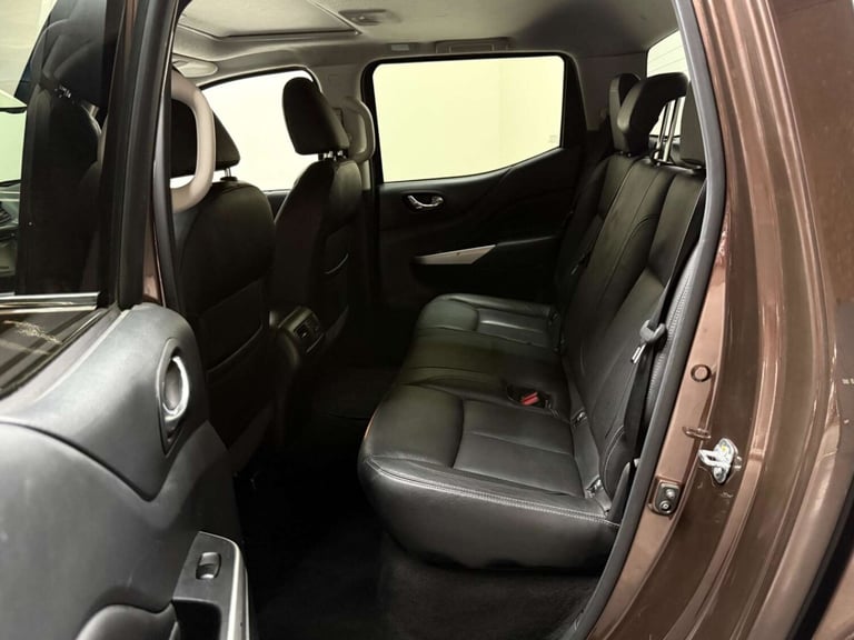 2016 Nissan Navara Double Cab Pick Up Tekna 2.3dCi 190 4WD Auto PICK UP DIESEL Automatic