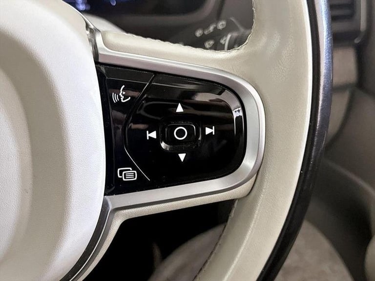 2022 Volvo XC90 2.0h T8 Recharge 18.8kWh Core Auto 4WD Euro 6 (s/s) 5dr Automatic SUV Hybrid Auto...
