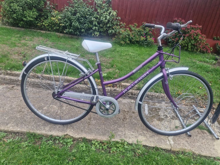 GIRLS LADIES WOMES ADULTS RALEIGH PIONEER 700cc WHELLS 17 INCH FRAME 3 SPEED BIKE BICYCLE