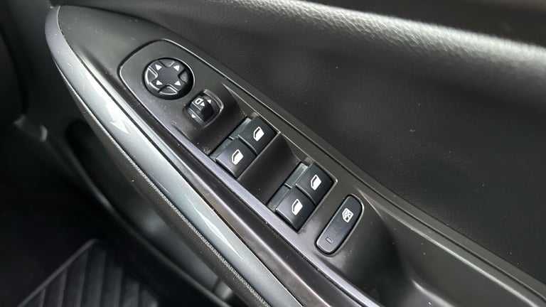 2018 Vauxhall Grandland X 1.2 Turbo Sport Nav 5dr Petrol Hatchback Hatchback Petrol Manual