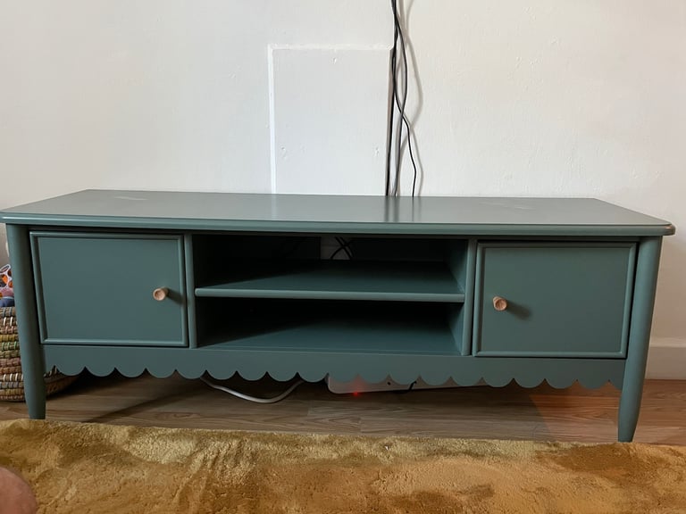 image for Scallop Edge Tv Stand 
