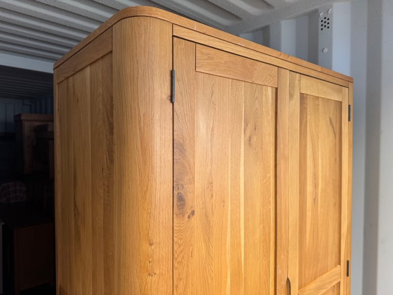 Romsey Solid oak wardrobe from oak furniture land RRP £794 Crack in front panel possible delivery