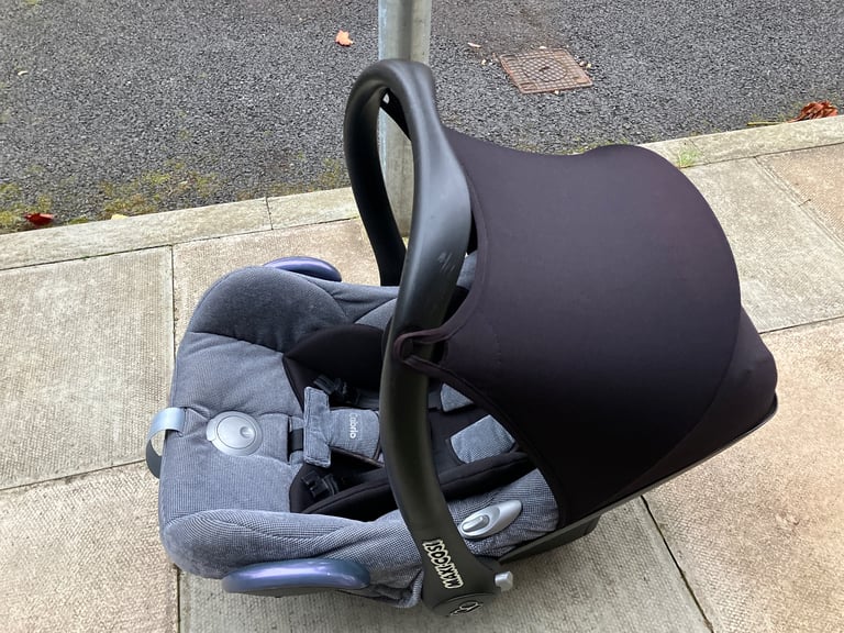 Maxi-Cosi Cabriofix car seat with base