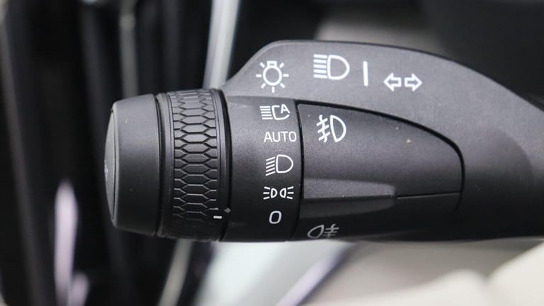 2025 Volvo XC90 T8 PHEV AWD Ultra, Dark, 7 Seats (Sunroof, Pilot Assist, Bowers &amp; Wilkins) ES...