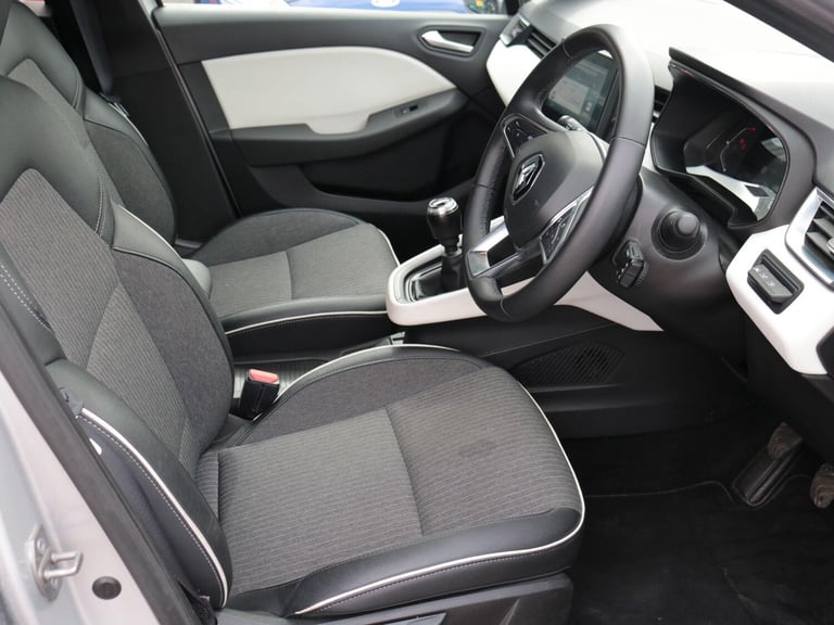 2023 Renault Clio 1.0 TCe Techno Hatchback 5dr Petrol Manual Euro 6 (s/s) (90 ps) HATCHBACK Petro...