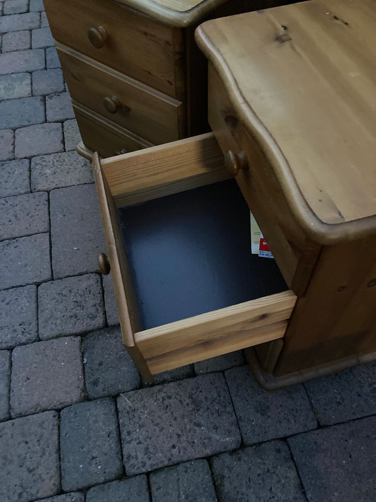 PAIR OF SOLID PINE BEDSIDE TABLES WITH BUN FEET