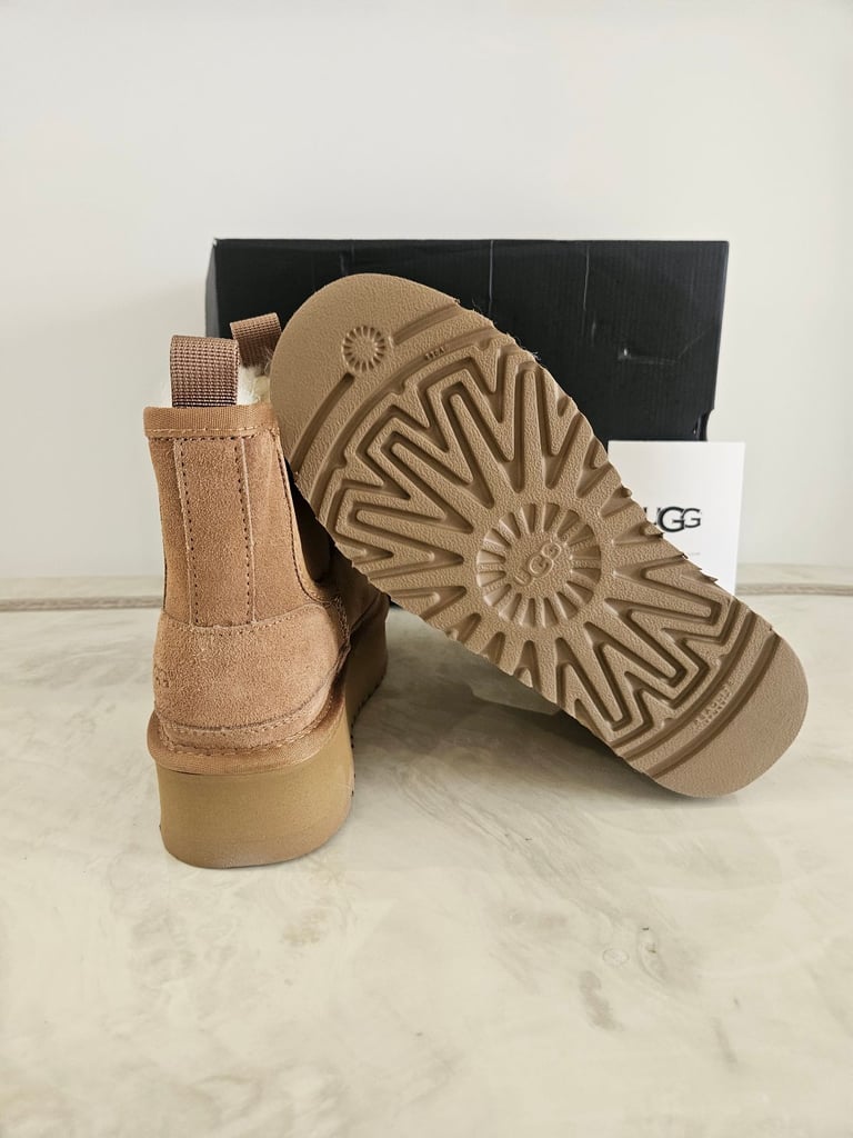 Ugg platform chelsea style boots size uk6
