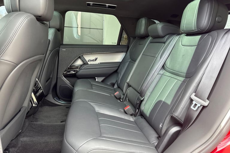 2025 Land Rover Range Rover Sport 3.0 D300 Dynamic SE 5dr Auto ESTATE DIESEL Automatic