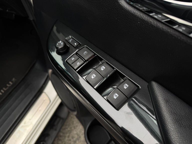 2020 Toyota Hilux 2.4 D-4D Invincible X Auto 4WD Euro 6 (s/s) 4dr (TSS) PICK UP Diesel Automatic