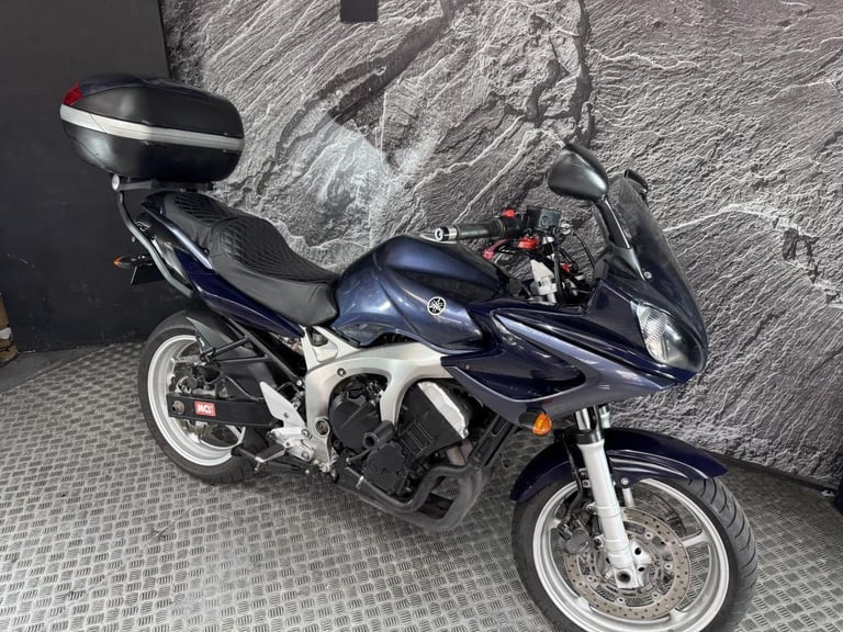 YAMAHA FZ6 FAZER 600 2004