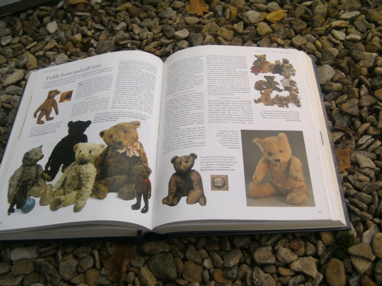 NEW / AS NEW,READERS DIGEST HUGE HARD BACK BOOK ANTIQUES,ILLUSTRATED GUIDE TO ANTIQUES