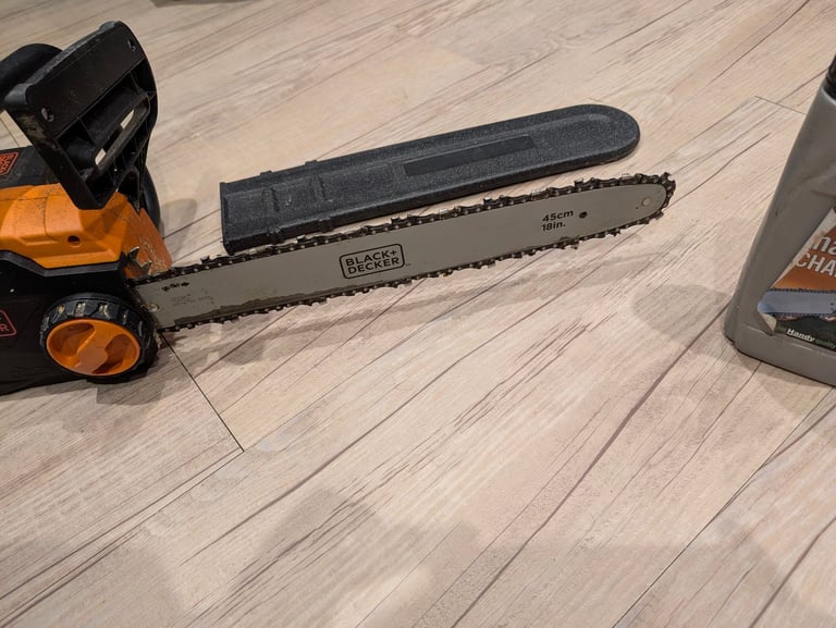 image for BLACK DECKER Chainsaw + Oil